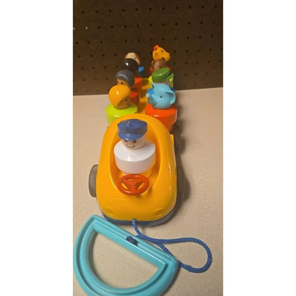 Vintage Battat School Bus Pull Along Toy With 9 Spinning Figures